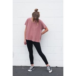 🌸 Knot Sisters Chill Out Tee - Rose